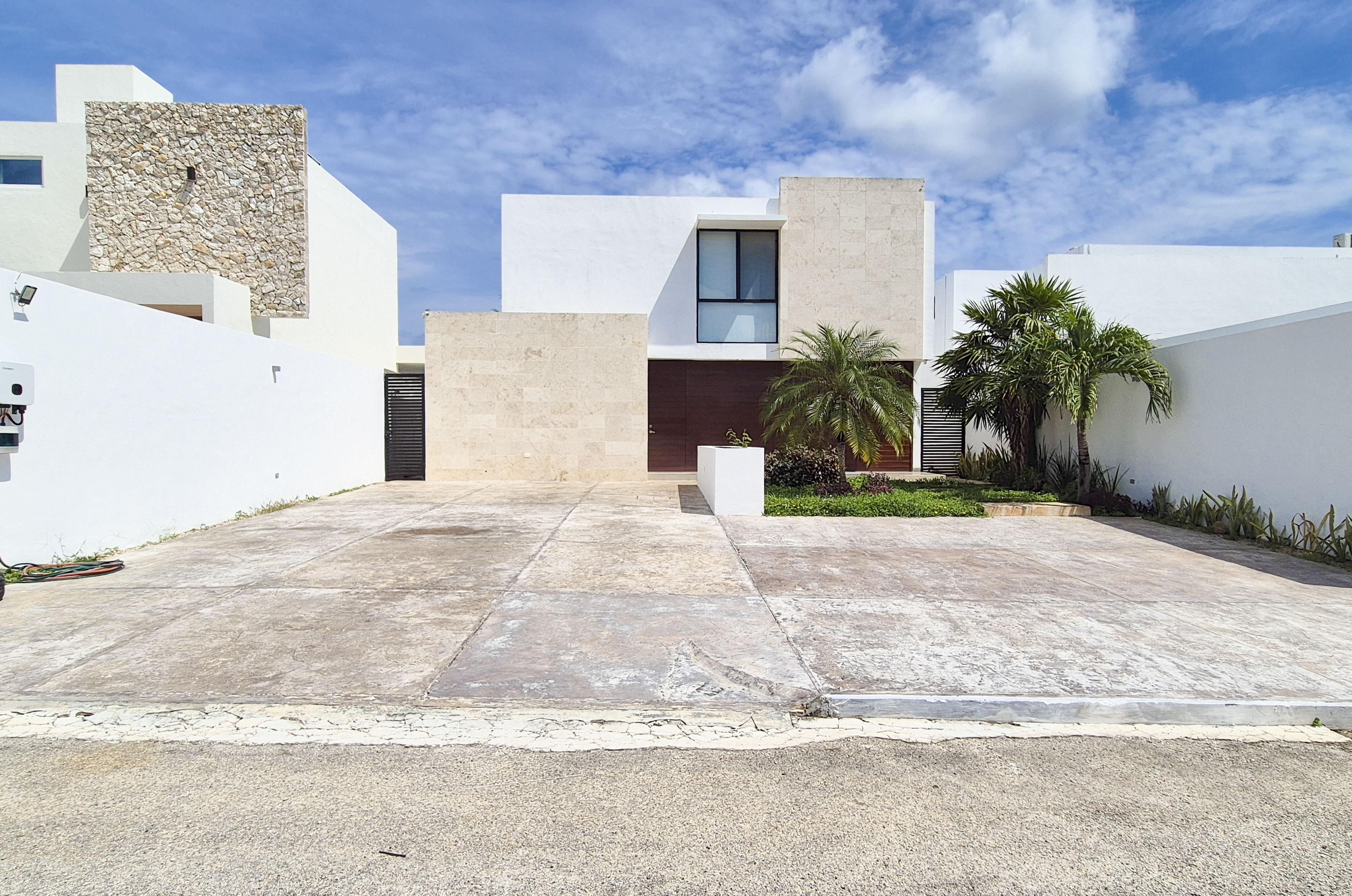 1858-Casa-en-Renta-en-Privada-ubicada-en-Cholul-Merida-Amueblada-y-Equipada (2).jpg